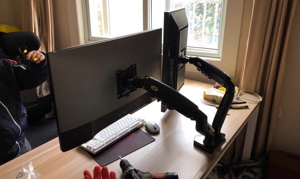 Giá Treo Hai Màn Hình Máy Tính NB F160 17-27 Inch trắng