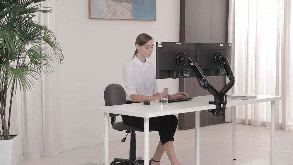 Giá Treo Hai Màn Hình Máy Tính NB F160 17-27 Inch trắng